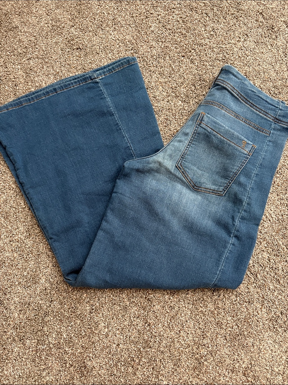 Pilcro Wide-Leg Jeans in Medium Blue Wash
ADI Knit mid-rise flared jeans - Picture 5 of 6